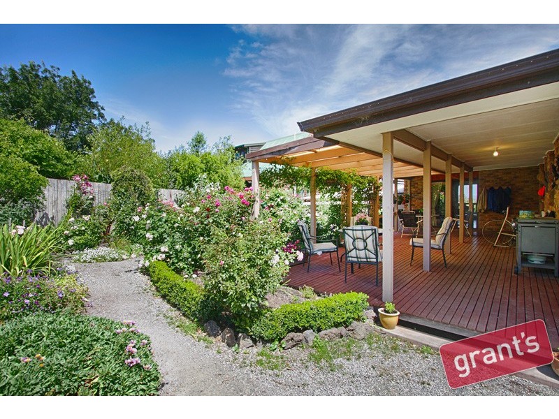 12 Mansell Court, Garfield VIC 3814