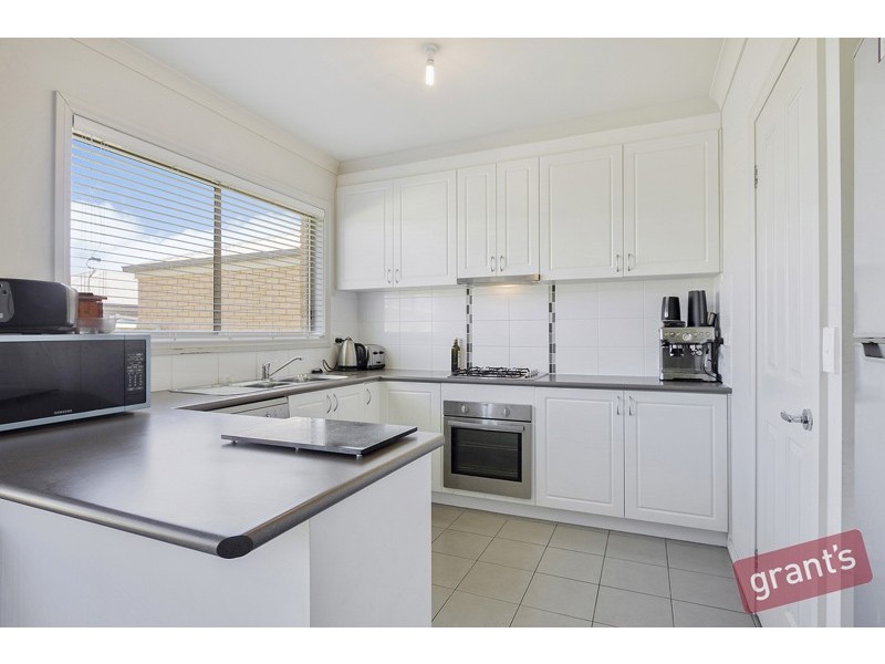 2/2-4 Bluehills Boulevard, Pakenham VIC 3810