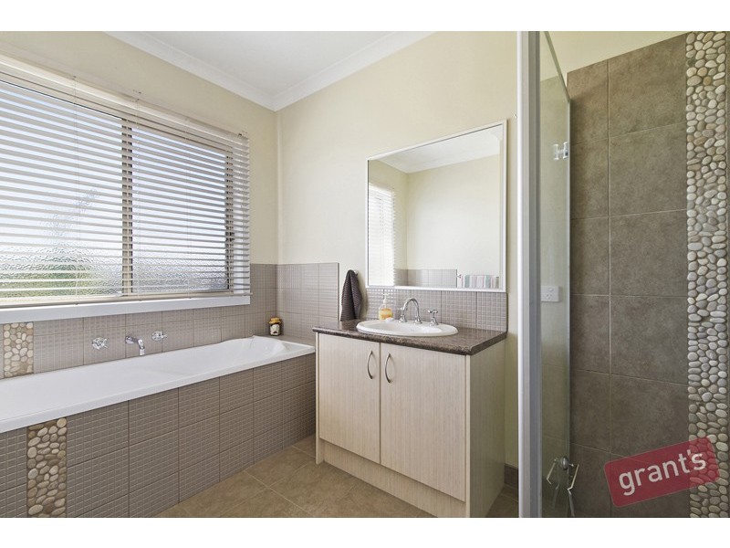 6 Lairds Rise, Garfield VIC 3814