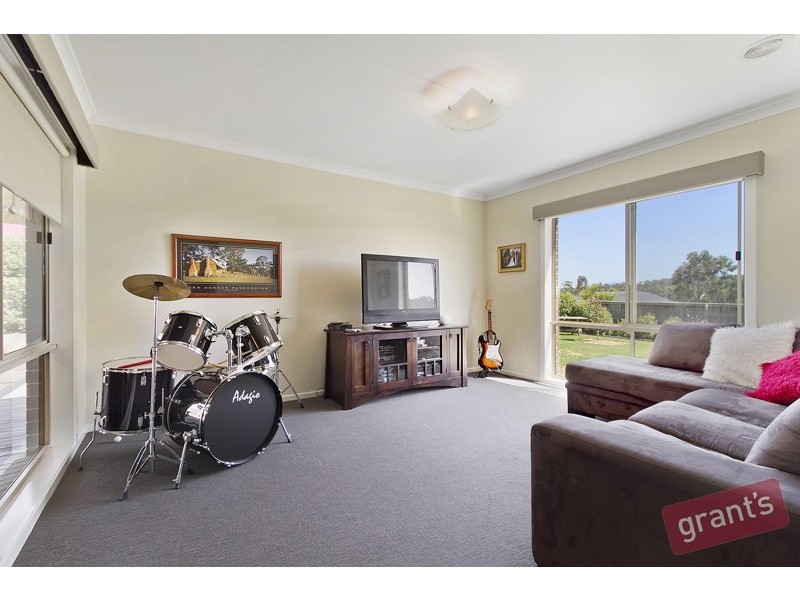 6 Lairds Rise, Garfield VIC 3814