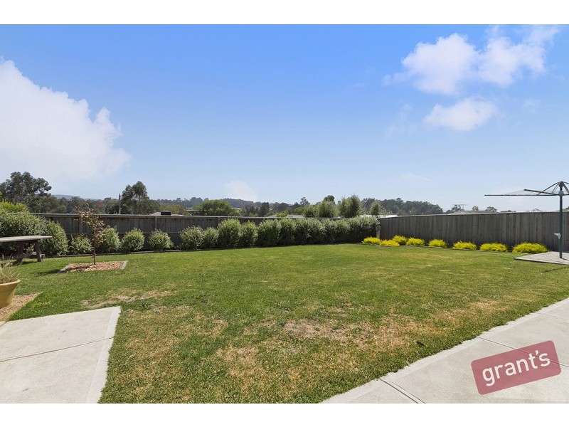 6 Lairds Rise, Garfield VIC 3814