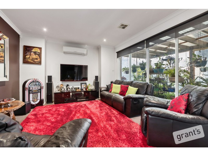 14 Fallingwater Drive, Pakenham VIC 3810