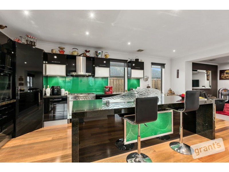 14 Fallingwater Drive, Pakenham VIC 3810