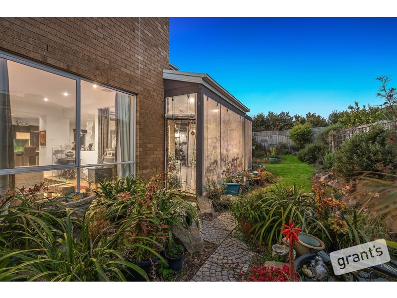14 Fallingwater Drive, Pakenham VIC 3810