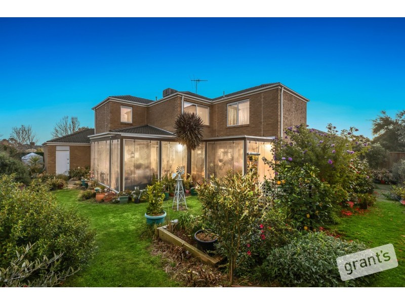 14 Fallingwater Drive, Pakenham VIC 3810