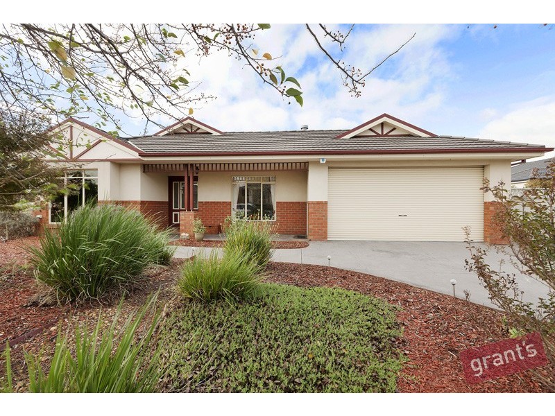 10 Benambra Close, Pakenham VIC 3810