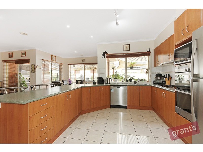 10 Benambra Close, Pakenham VIC 3810