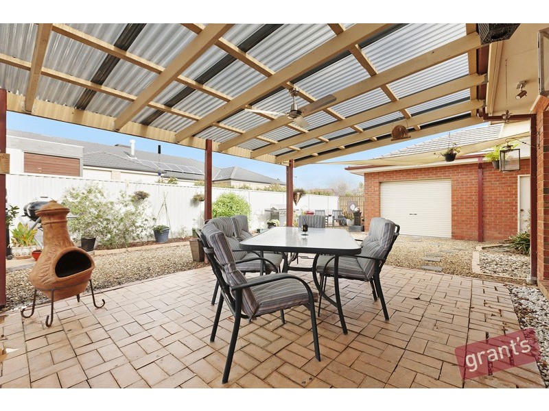 10 Benambra Close, Pakenham VIC 3810