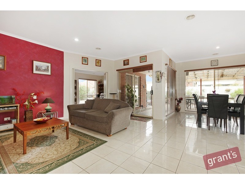 10 Benambra Close, Pakenham VIC 3810