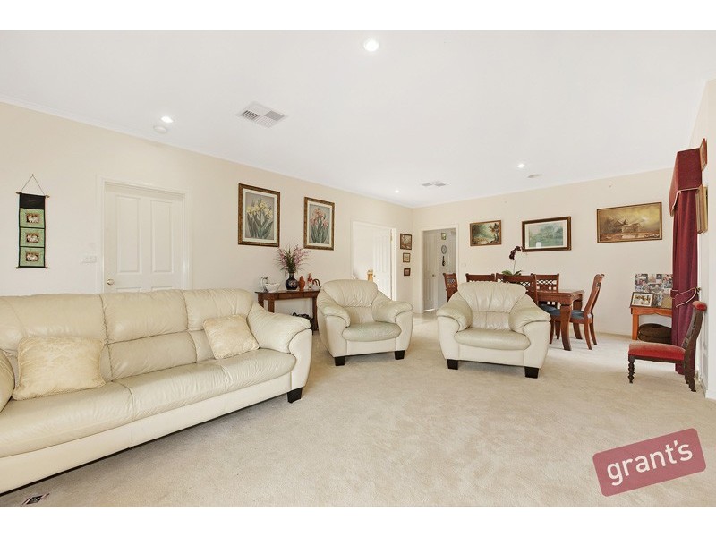 10 Benambra Close, Pakenham VIC 3810