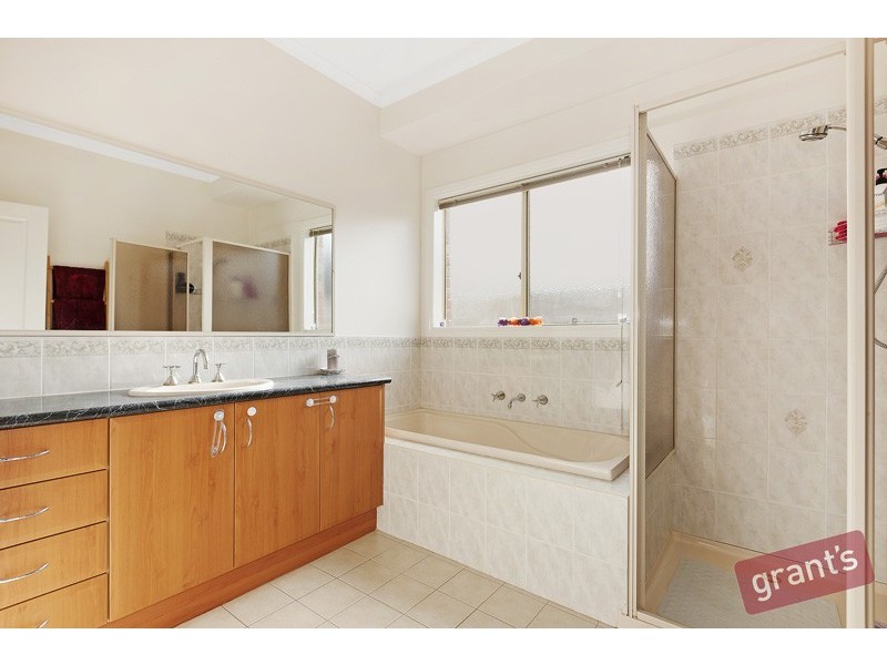 10 Benambra Close, Pakenham VIC 3810