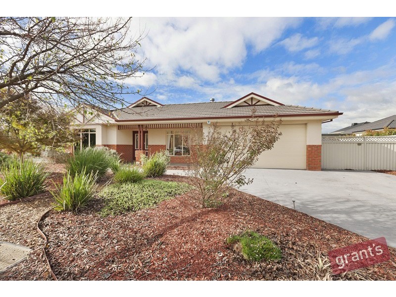 10 Benambra Close, Pakenham VIC 3810