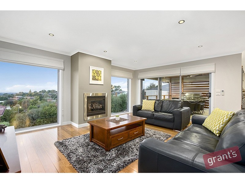 4 Fleming Terrace, Pakenham VIC 3810