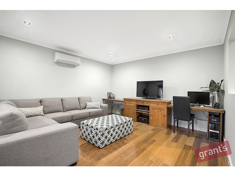 4 Fleming Terrace, Pakenham VIC 3810