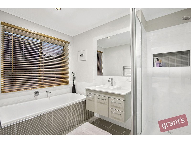 4 Fleming Terrace, Pakenham VIC 3810