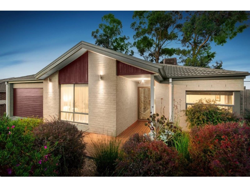9 Penarie Place, Pakenham VIC 3810