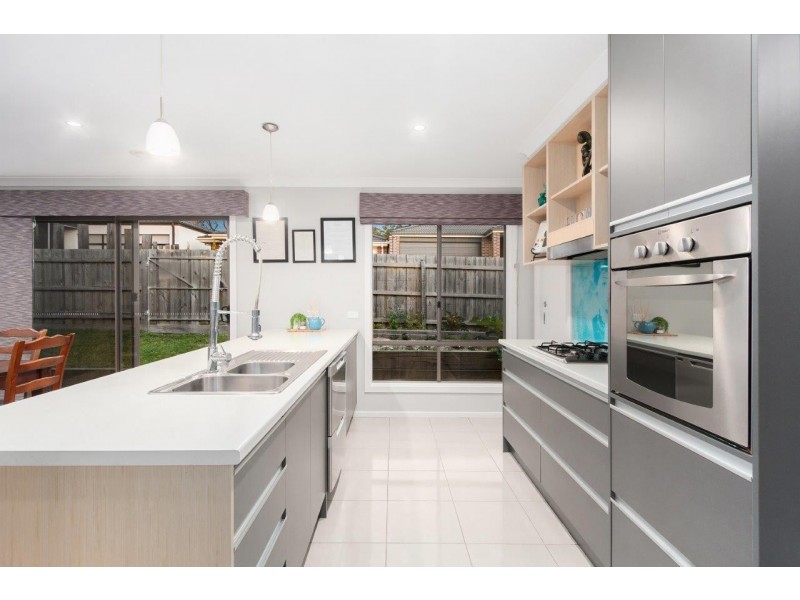 9 Penarie Place, Pakenham VIC 3810