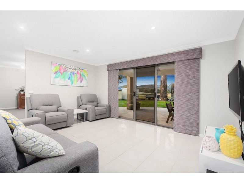 9 Penarie Place, Pakenham VIC 3810