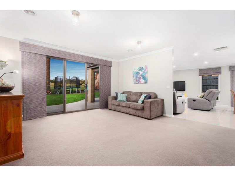 9 Penarie Place, Pakenham VIC 3810