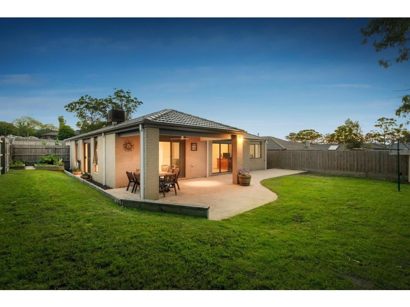 9 Penarie Place, Pakenham VIC 3810