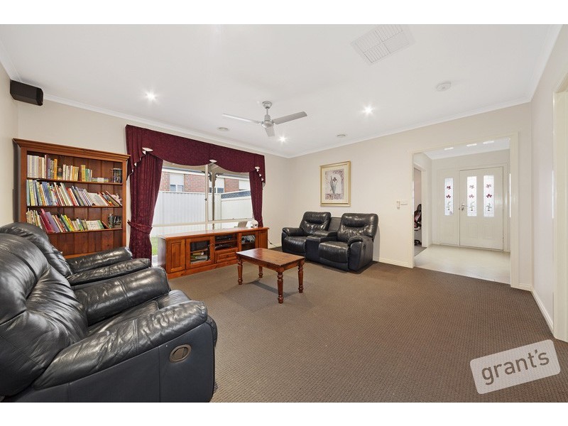 10 Lobelia Street, Pakenham VIC 3810