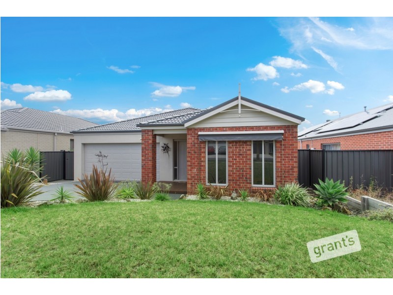 10 Half Moon Crescent, Pakenham VIC 3810