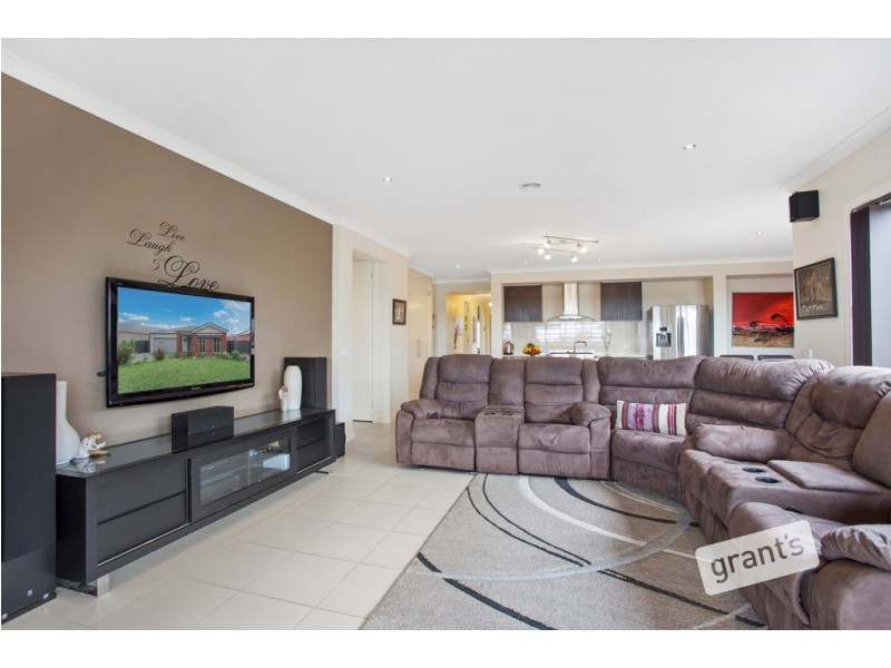 10 Half Moon Crescent, Pakenham VIC 3810