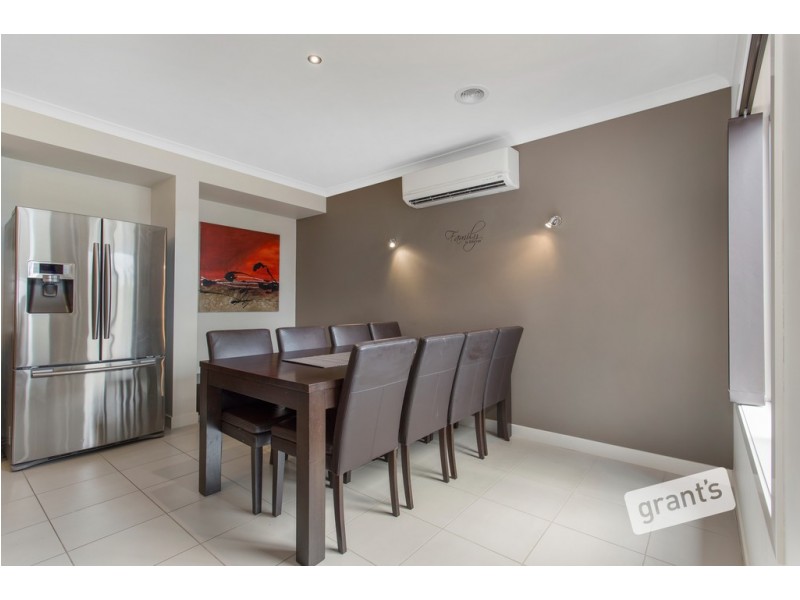 10 Half Moon Crescent, Pakenham VIC 3810