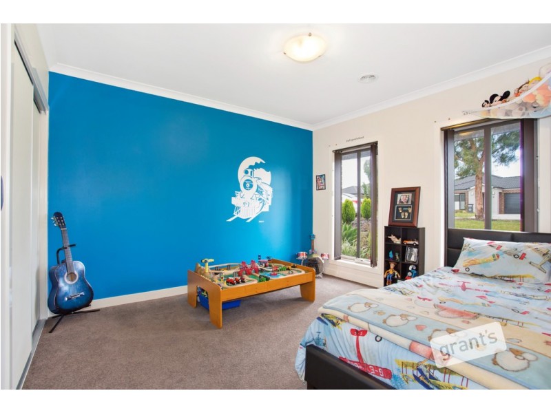 10 Half Moon Crescent, Pakenham VIC 3810