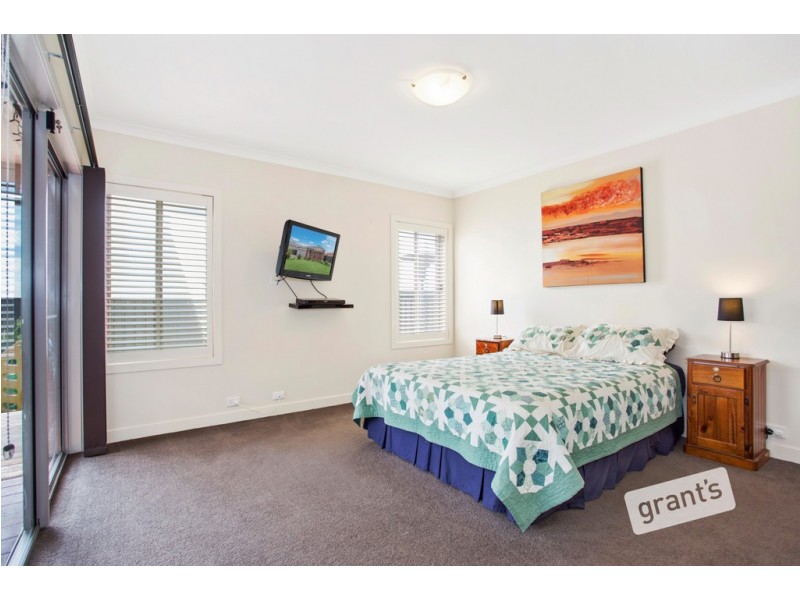 10 Half Moon Crescent, Pakenham VIC 3810