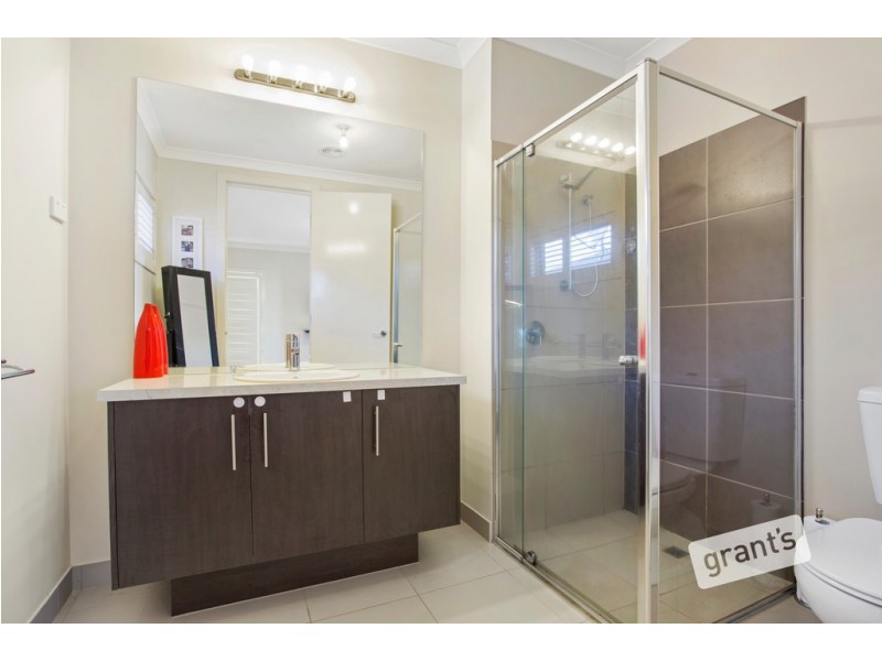 10 Half Moon Crescent, Pakenham VIC 3810