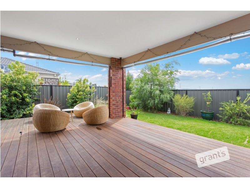 10 Half Moon Crescent, Pakenham VIC 3810