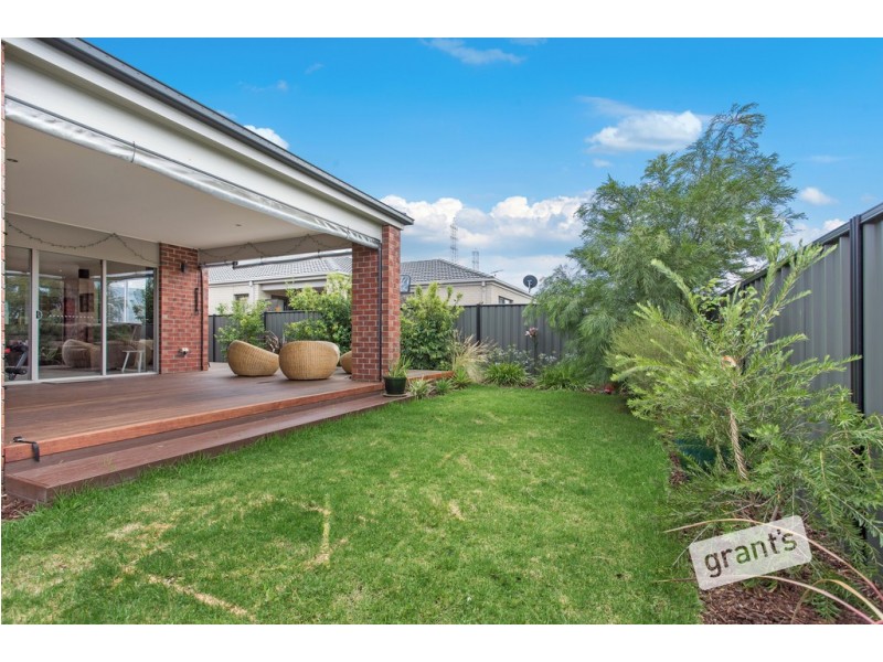 10 Half Moon Crescent, Pakenham VIC 3810