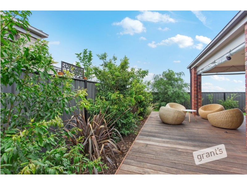 10 Half Moon Crescent, Pakenham VIC 3810