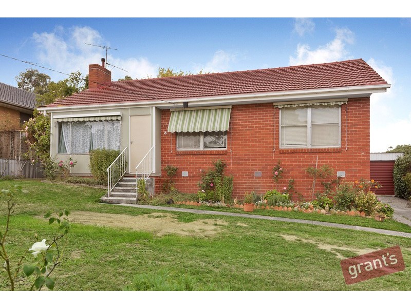 8 Deveney Street, Pakenham VIC 3810