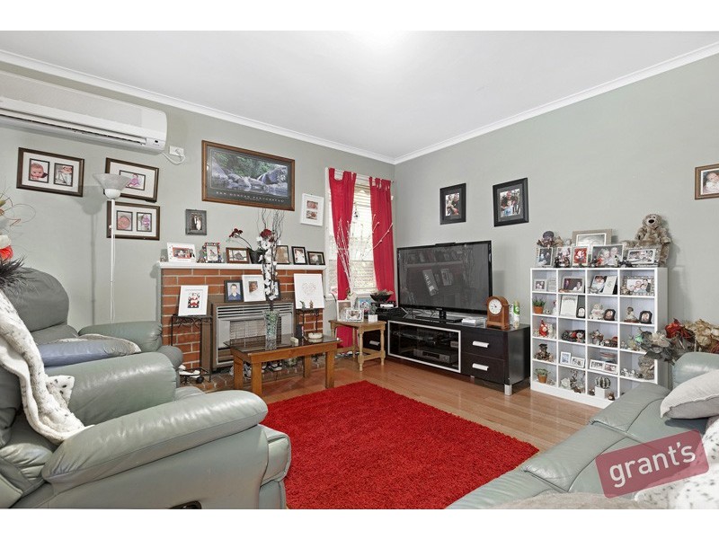 8 Deveney Street, Pakenham VIC 3810