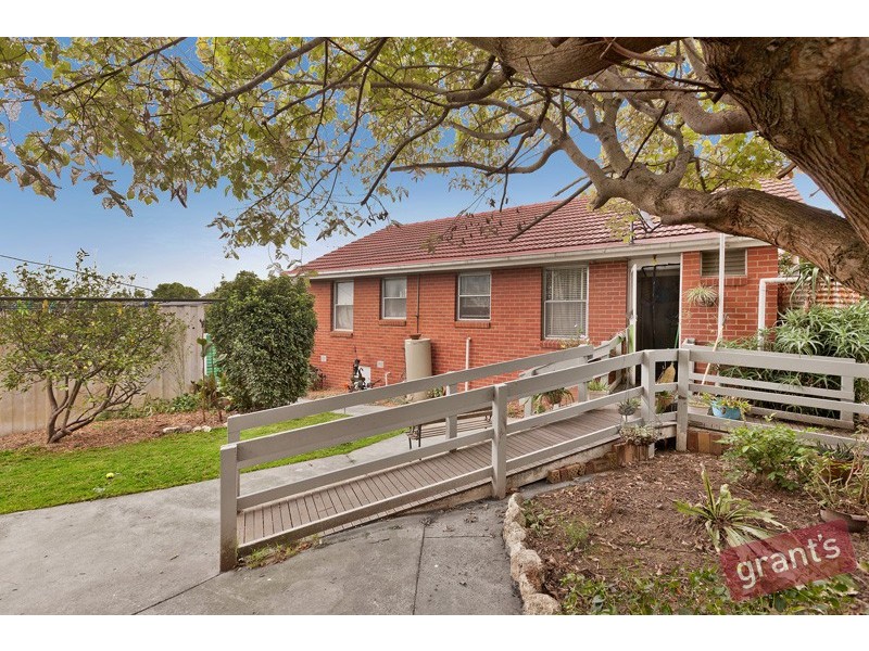 8 Deveney Street, Pakenham VIC 3810