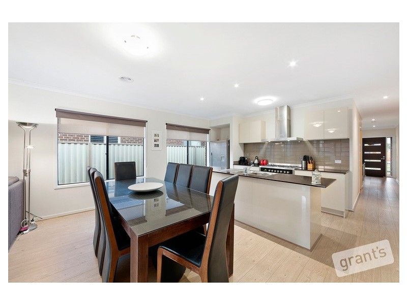 39 Warbler Street, Pakenham VIC 3810