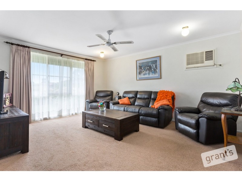 17 Cyprus Place, Pakenham VIC 3810