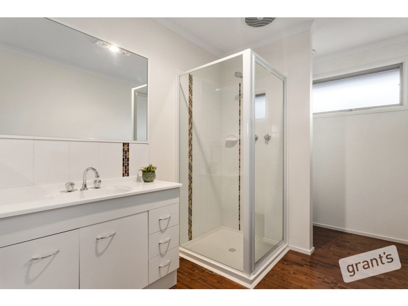 17 Cyprus Place, Pakenham VIC 3810