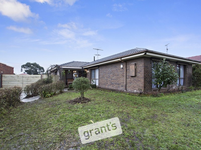 6 Kingston Avenue, Pakenham VIC 3810