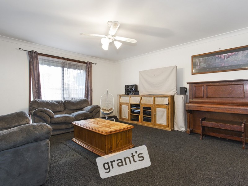 6 Kingston Avenue, Pakenham VIC 3810