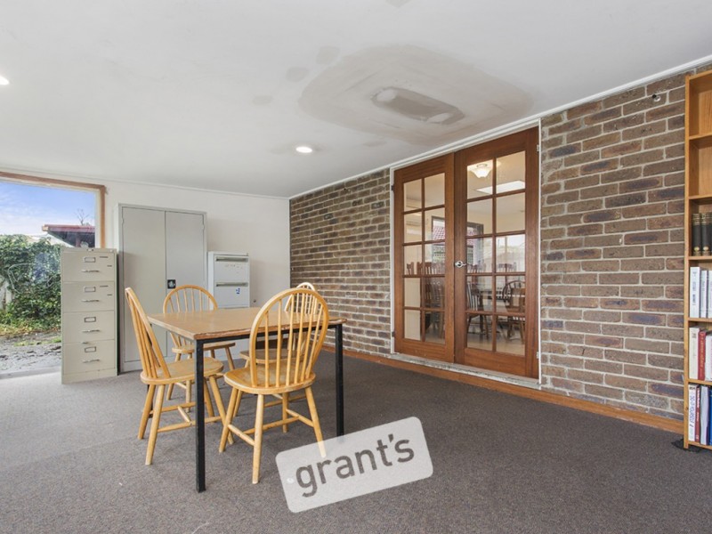 6 Kingston Avenue, Pakenham VIC 3810