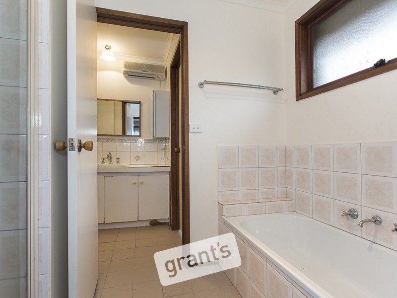 6 Kingston Avenue, Pakenham VIC 3810