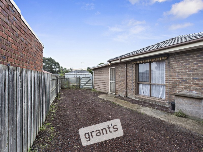 6 Kingston Avenue, Pakenham VIC 3810