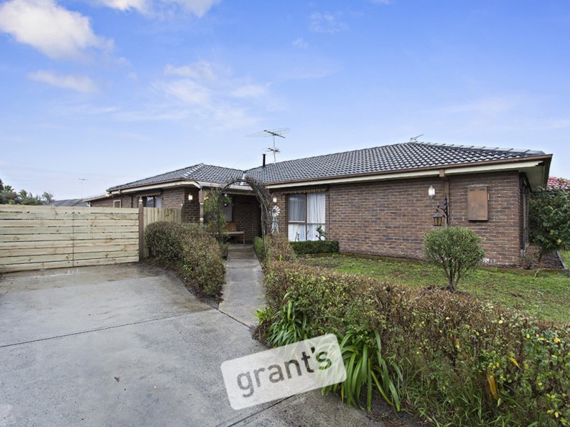 6 Kingston Avenue, Pakenham VIC 3810