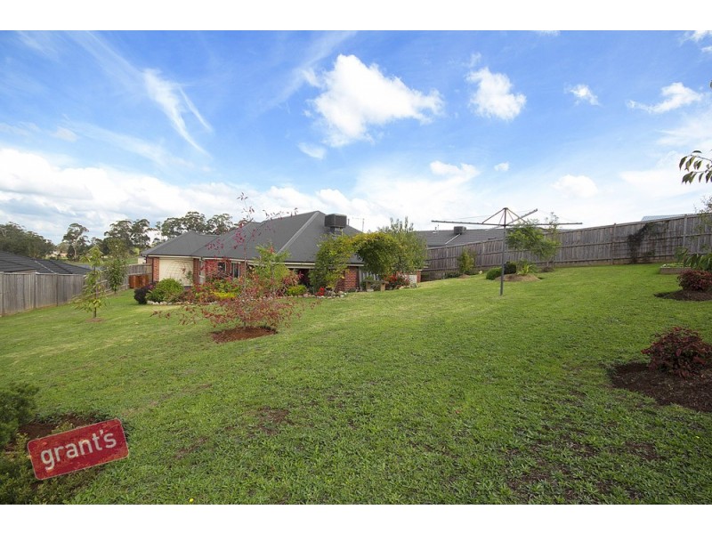 21 Monica Drive, Drouin VIC 3818