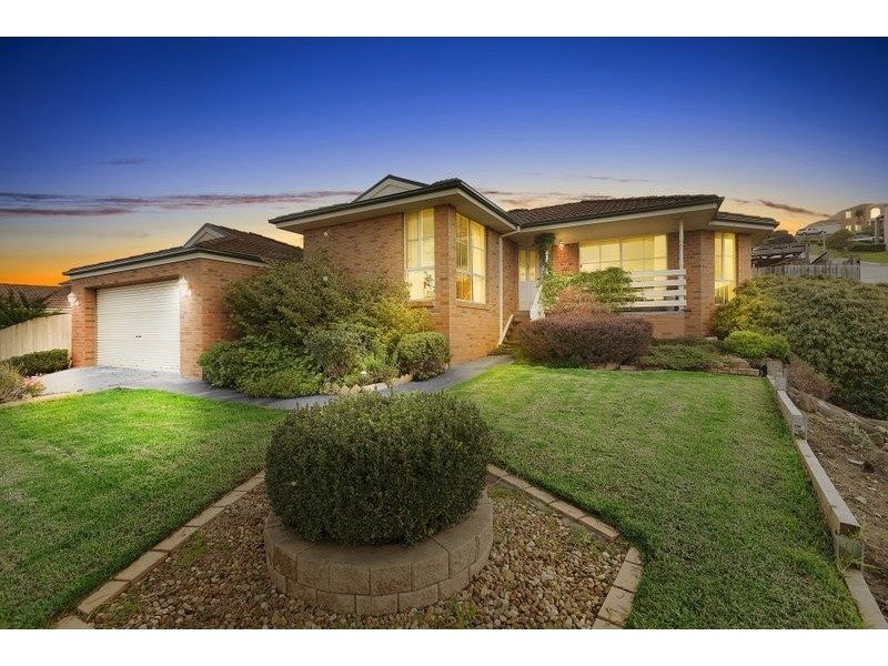 14 Fleming Terrace, Pakenham VIC 3810