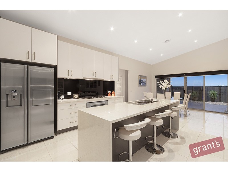 11 Powell Place, Pakenham VIC 3810