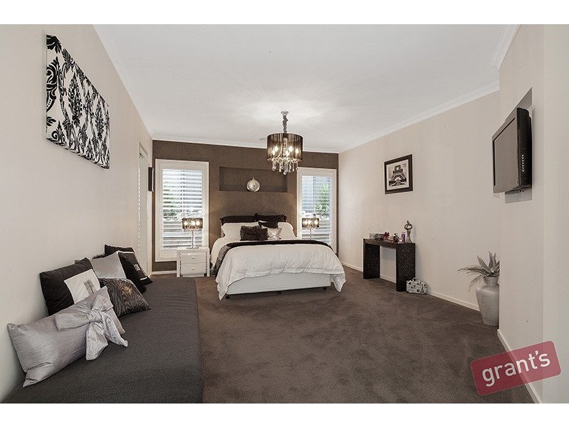 11 Powell Place, Pakenham VIC 3810